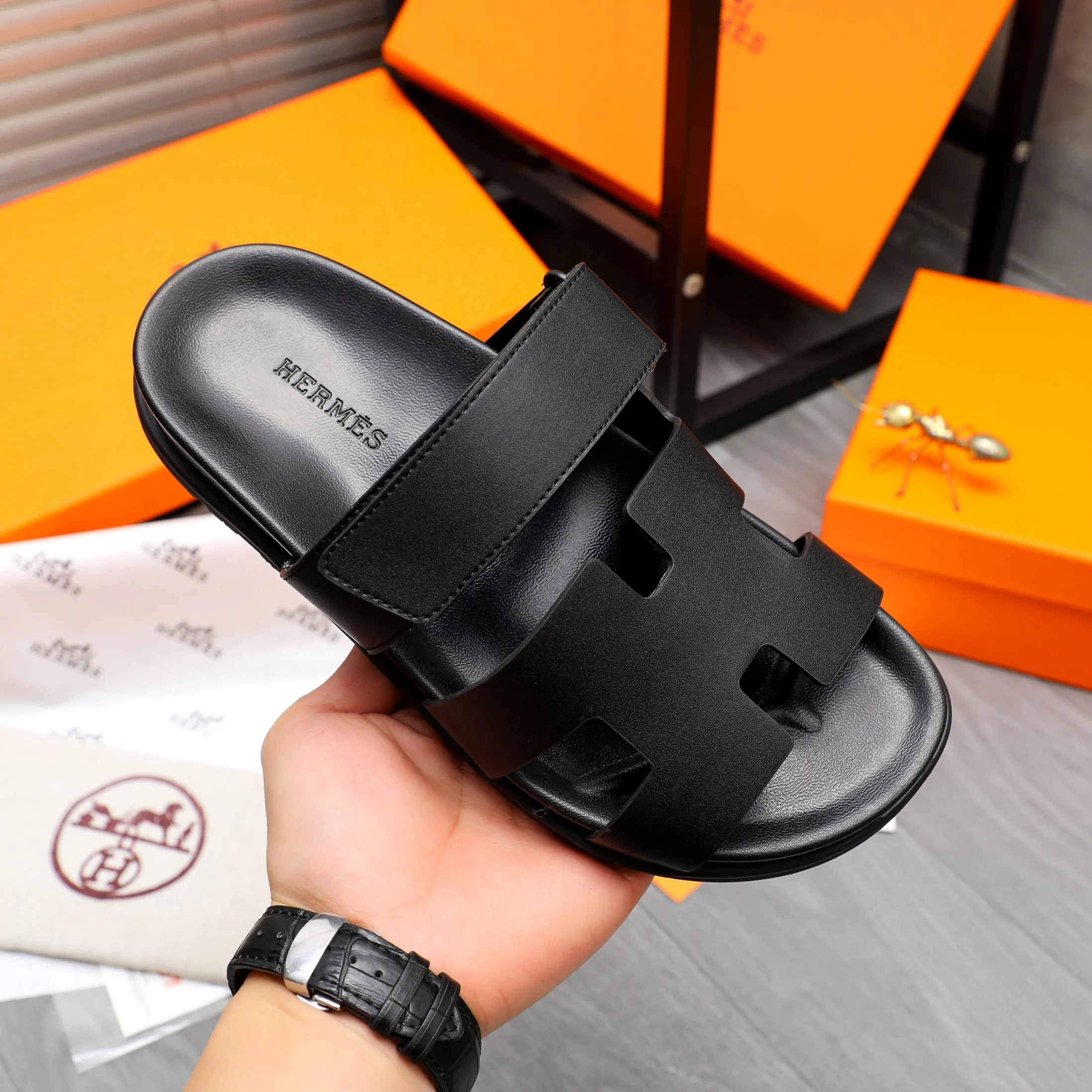 Men's shoes 💰340 Product trademark: Hermes "Hermes" Couple's slippers Regular size: 36-46 Product materials: Selected high-quality cowhide upper, microfiber lining, original outsole